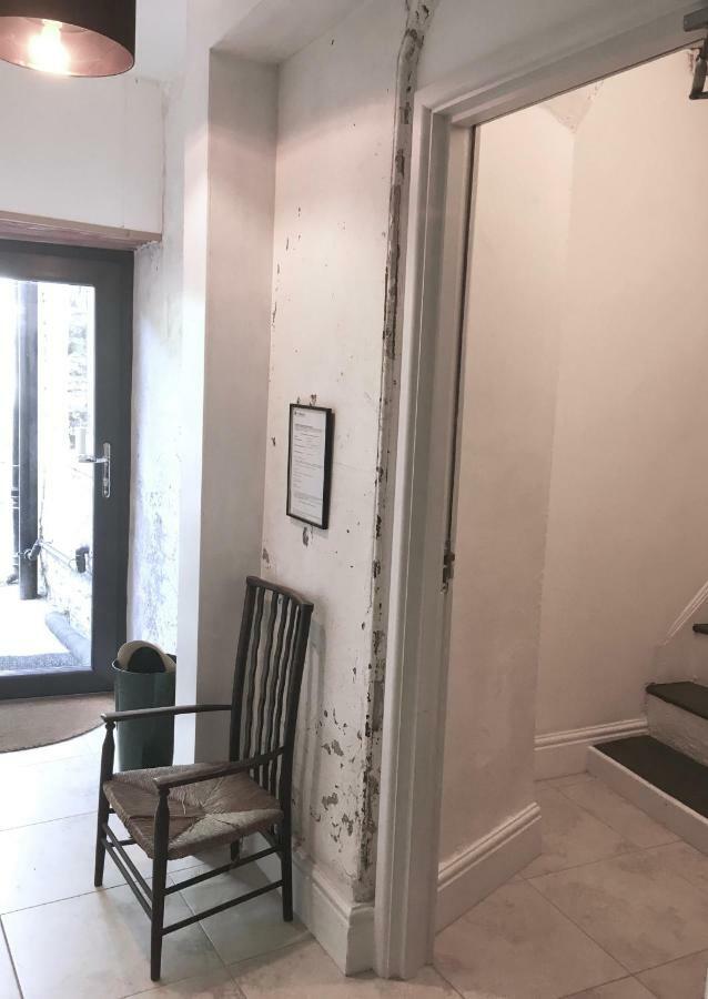 The Attic Apartment, Quay Street Studios Cardigan Ngoại thất bức ảnh